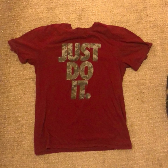 Nike Tee - Picture 1 of 4